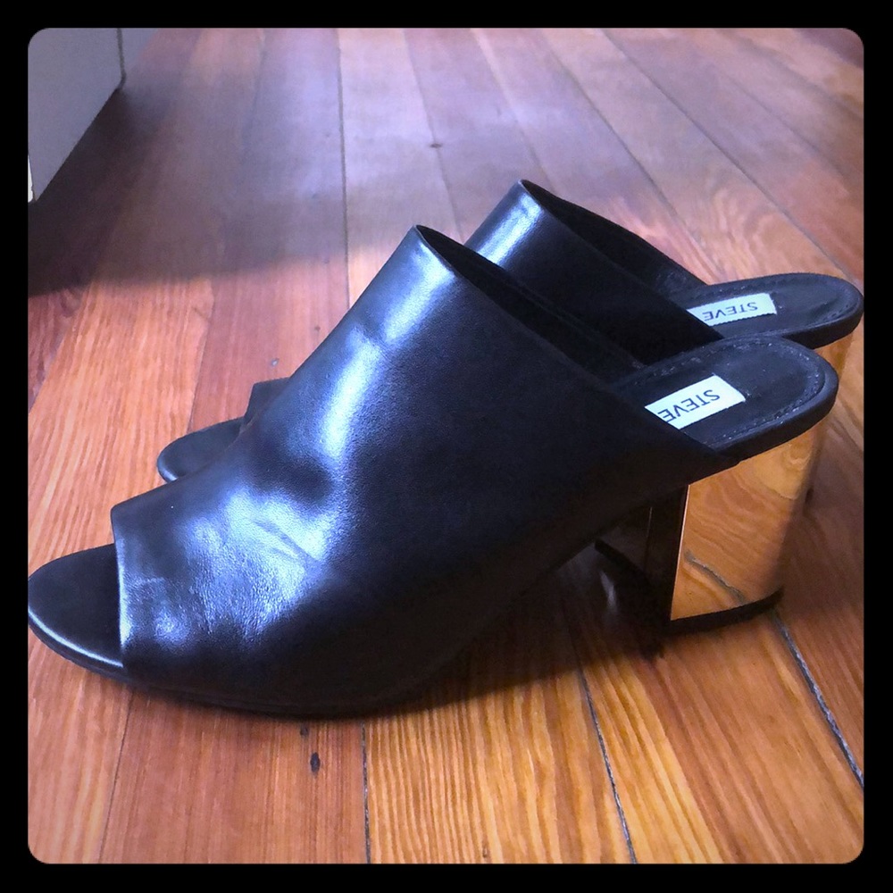 Steve Madden Infinitm Mule w/ gold heel